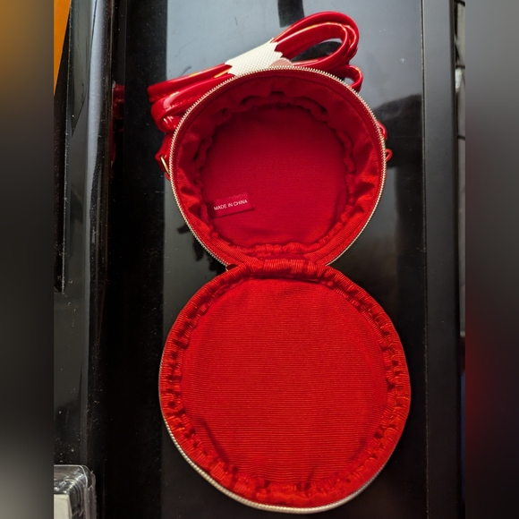 MARC JACOBS Mini 4" Red Patent Leather Crossbody Round Circle Canteen Bag Purse - Picture 2 of 7